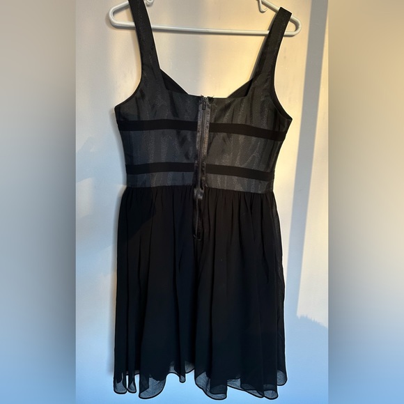 Armani dress - Picture 2 of 4